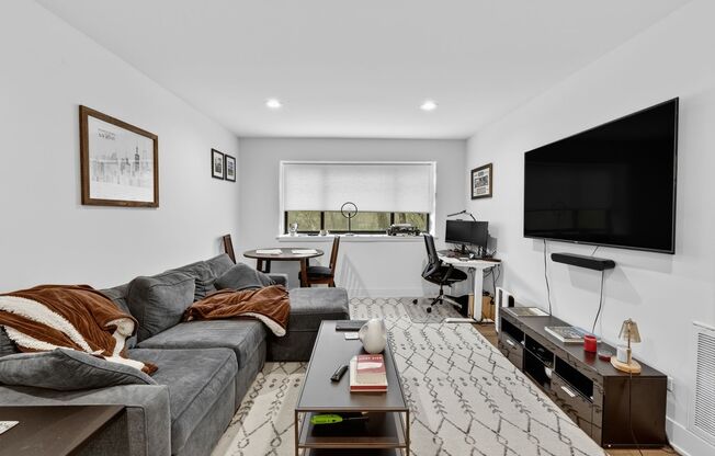 1 bed, 1 bath, 700 sqft, $2,700, Unit 4B