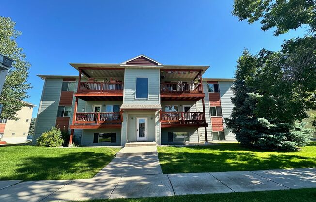 Lovely 2 bedroom 1.5 bath condo