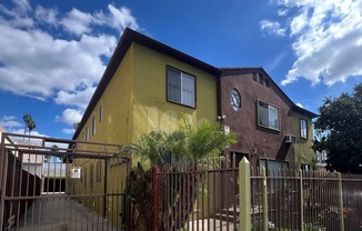 Welcome Home to 1646 N. Harvard