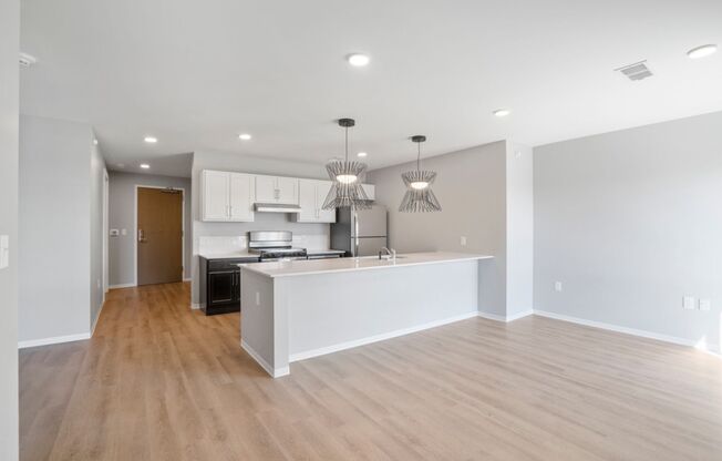 2 beds, 1 bath, 848 sqft, $1,675, Unit 1410