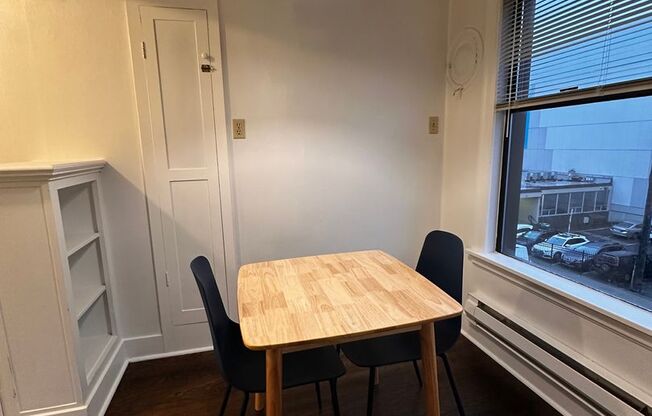 Studio, 1 bath, 429 sqft, $1,300, Unit Unit 207