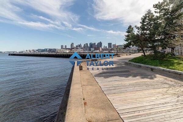 42 8th St 4101