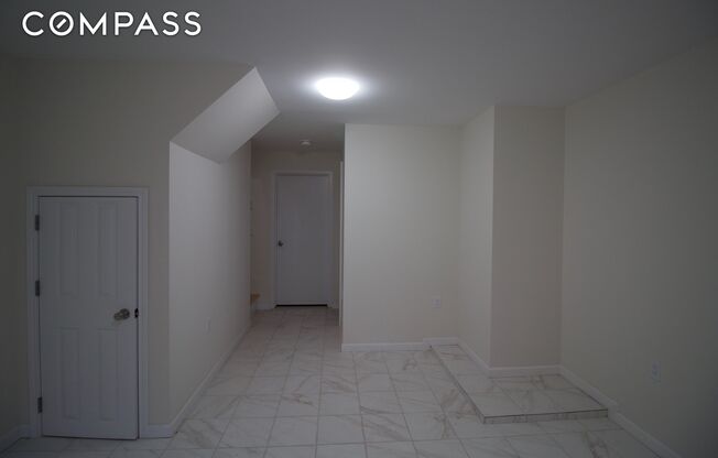 2 beds, 1.5 baths, $2,700, Unit 8