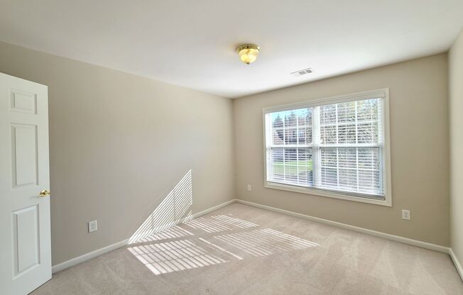 5 beds, 3 baths, $2,695