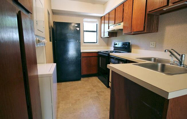 1 bed, 1.5 baths, $1,125