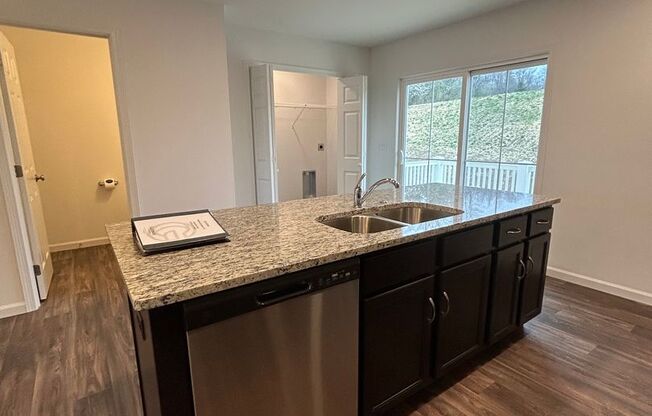 New End of row townhome 3 bed, 2.5 bath in Carlisle