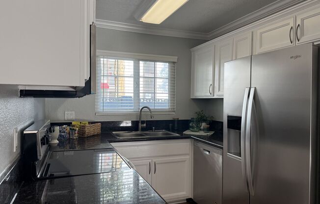 2 beds, 1 bath, 850 sqft, $2,565, Unit 785B