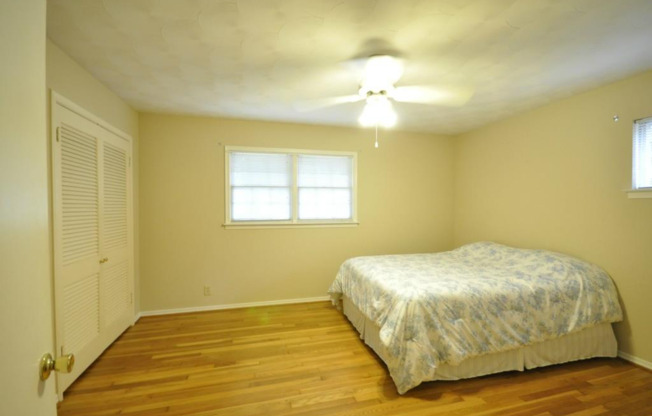 3 beds, 2 baths, $2,600