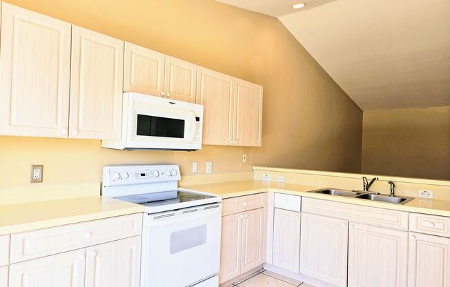 Nice 3 Bedroom Duplex in Lehigh Acres