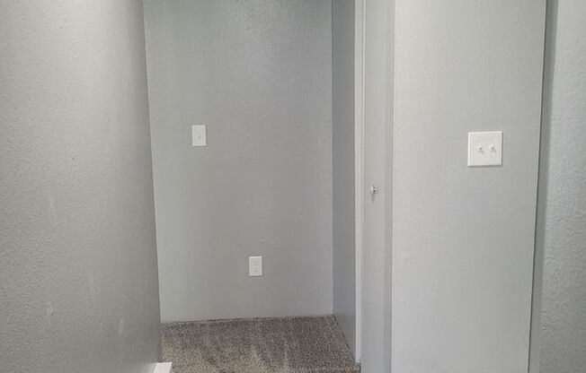 2 beds, 1 bath, 867 sqft, $1,255, Unit 601 K102