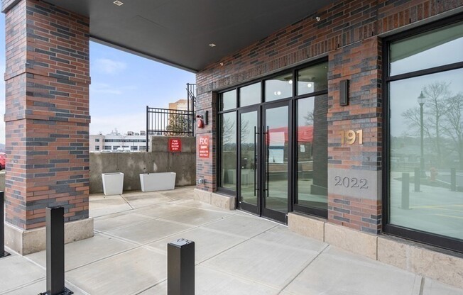 2 beds, 2 baths, 1,024 sqft, $4,000, Unit 725