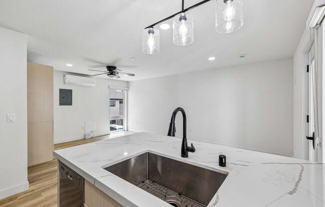 Studio, 1 bath, 430 sqft, $2,264, Unit 2332 - 203