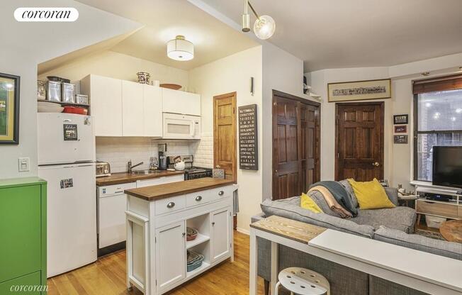 257 W 12 ST