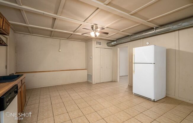 1 bed, 1 bath, $800, Unit UNIT