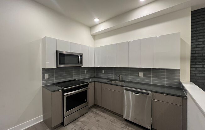 2 beds, 2 baths, 1,100 sqft, $2,200, Unit Unit 1