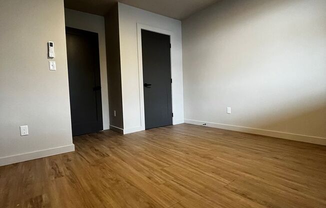 2 beds, 1 bath, 1,000 sqft, $1,650, Unit E