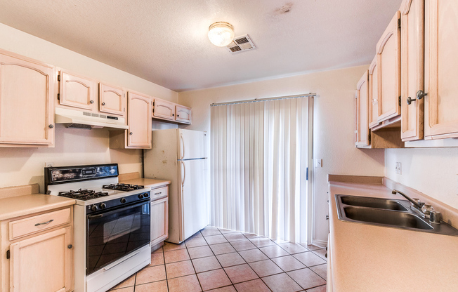 3 beds, 2 baths, $1,400