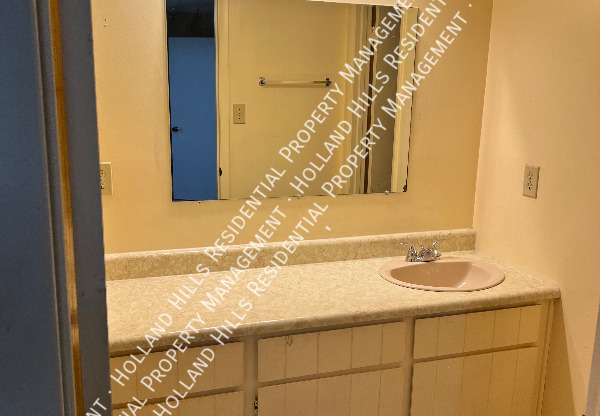 108 SHADOW LN