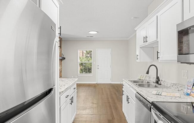 1 bed, 1.5 baths, 925 sqft, $1,405