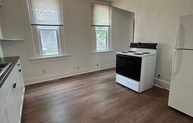 2 beds, 1 bath, $995, Unit 803