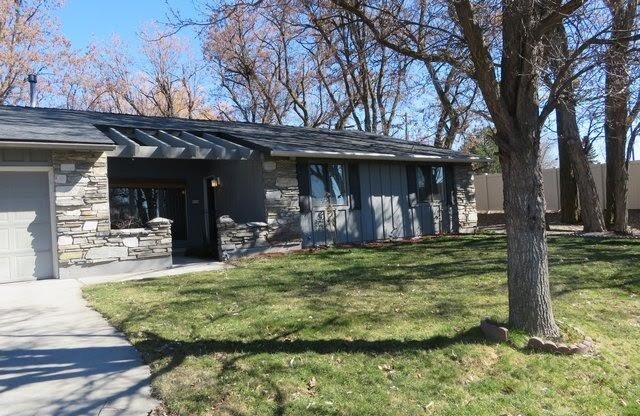 5120 Turret~Corner Lot in Northwest Boise w/ Granite, Unmatched Backyard, Tons of Character!