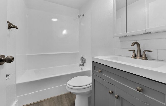 3 beds, 1.5 baths, 1,200 sqft, $1,750, Unit 5454-3