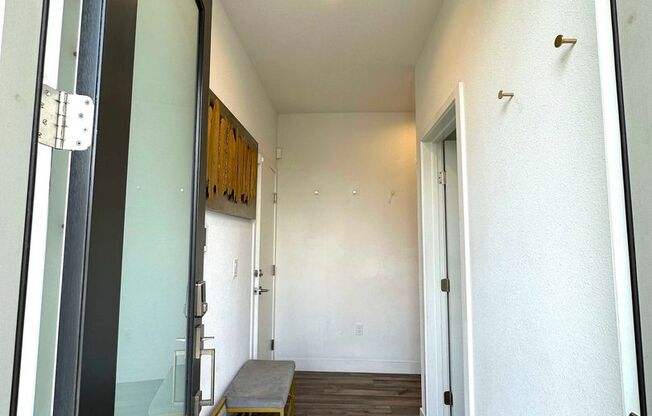 NEW CONSTRUCTION 1600 sq/ft FURNISHED 3BR/3.5A 2GR Fruitvale Townhome AVAILABLE NOW