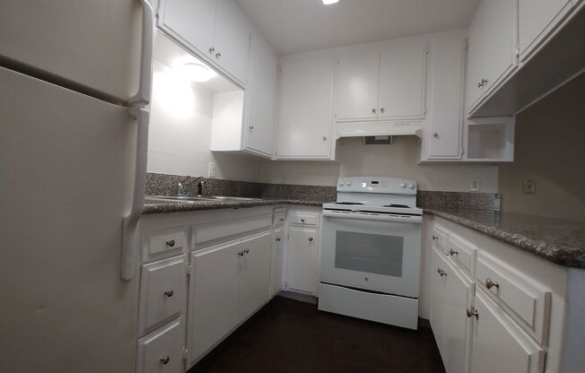 2 beds, 2 baths, 925 sqft, $2,450, Unit 34
