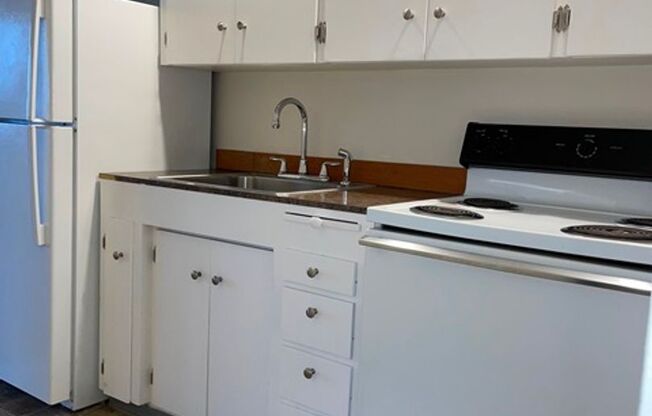 2 beds, 1 bath, $1,695, Unit Unit #19