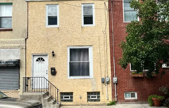 Large 3 Bedroom 1.5 Bath Townhome in Point Breeze! Central Air! W/D! Yard!