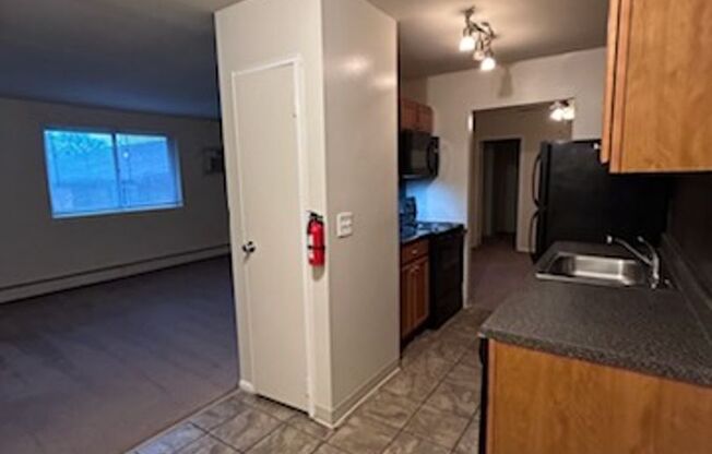 1 bed, 1 bath, 734 sqft, $1,350, Unit K09