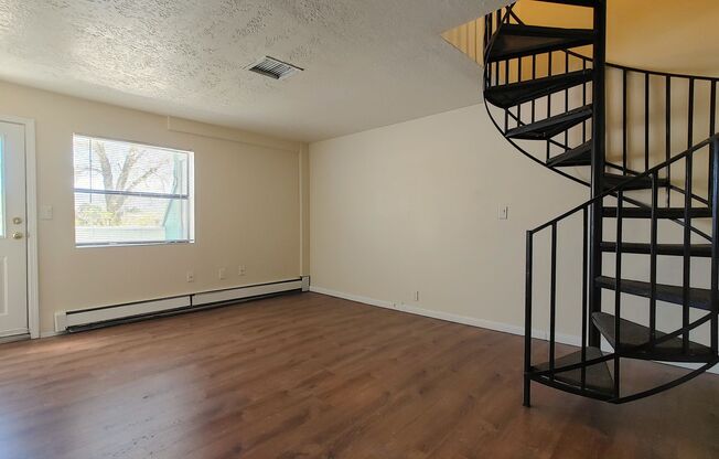 2 beds, 1 bath, 790 sqft, $915, Unit H202