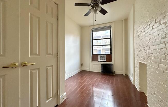 434 E 75 ST