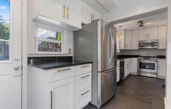 3 beds, 2.5 baths, $5,228