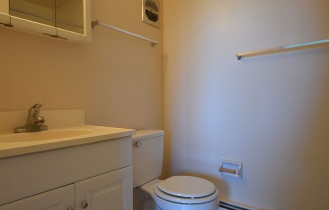 2 beds, 2 baths, 884 sqft, $1,495, Unit A-34