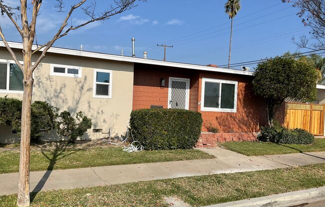 For Lease 4 Bedroom 2 Bath with Bonus Room  564 S. Elder St. Anaheim