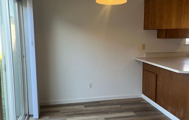 c369.3x - 2055 Campus Dr. #1-4