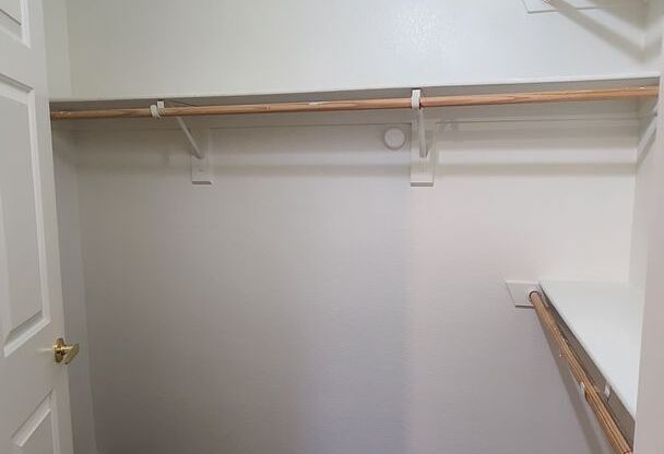 2 beds, 2 baths, $1,300, Unit # 280