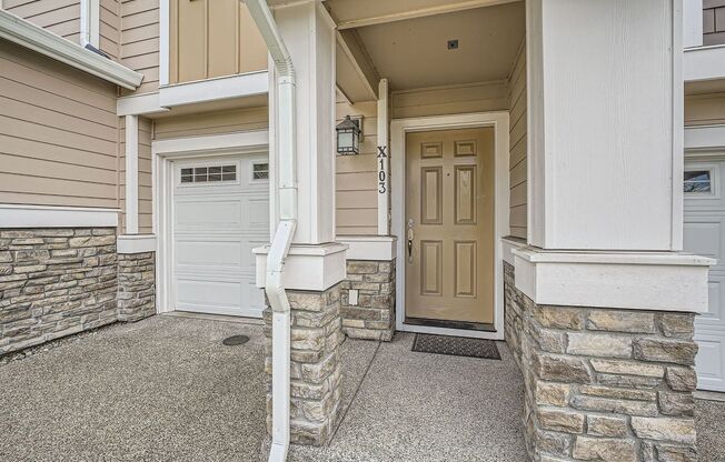 Modern Furnished Townhome in Prime Kent Location | All Utilities + Internet Included