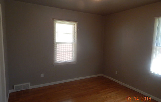 2 beds, 1 bath, $1,095