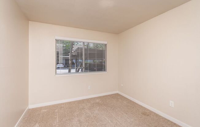 2 beds, 1 bath, 830 sqft, $1,950, Unit 16