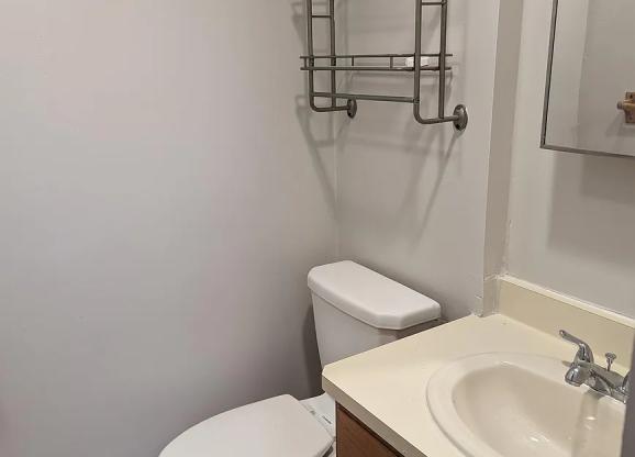 11 LINWOOD PL