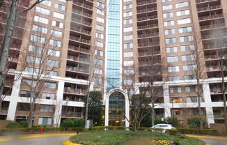 Impressive unit adjacent to METRO