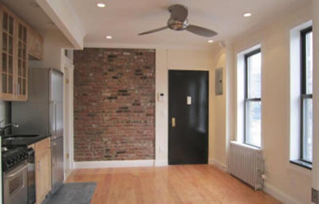 3 beds, 1 bath, $5,795, Unit 2