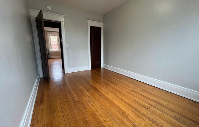 2 beds, 1 bath, $1,250, Unit 23B