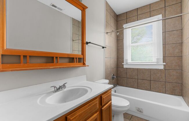 2 beds, 2 baths, 892 sqft, $1,350, Unit 1