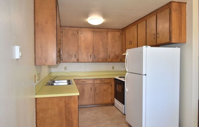 2 beds, 1 bath, $1,150, Unit 948 Vine St. #2