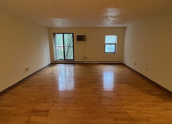2 beds, 1 bath, 1,137 sqft, $3,300, Unit 301