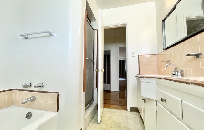 2 beds, 1 bath, $2,695