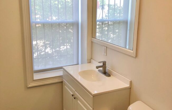 Studio, 1 bath, 430 sqft, $950, Unit Unit #3